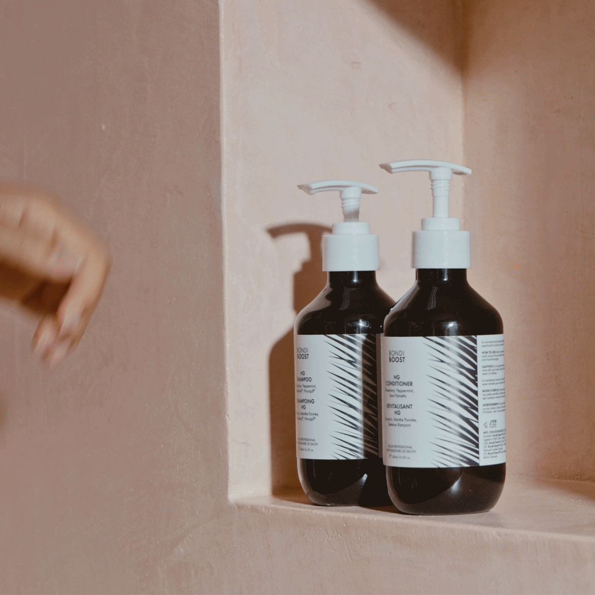 Hg conditioner with model washing it out