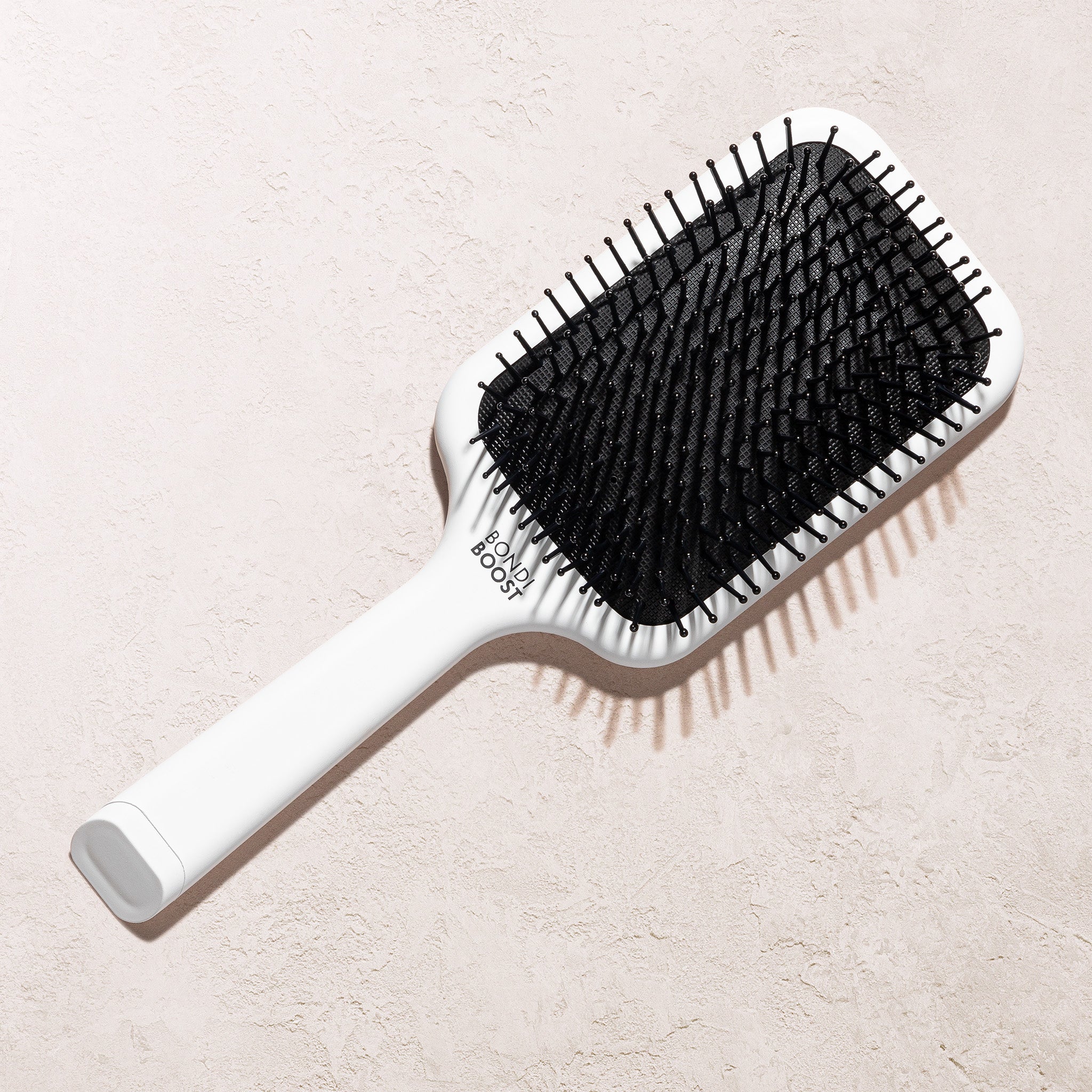 Store hair brush